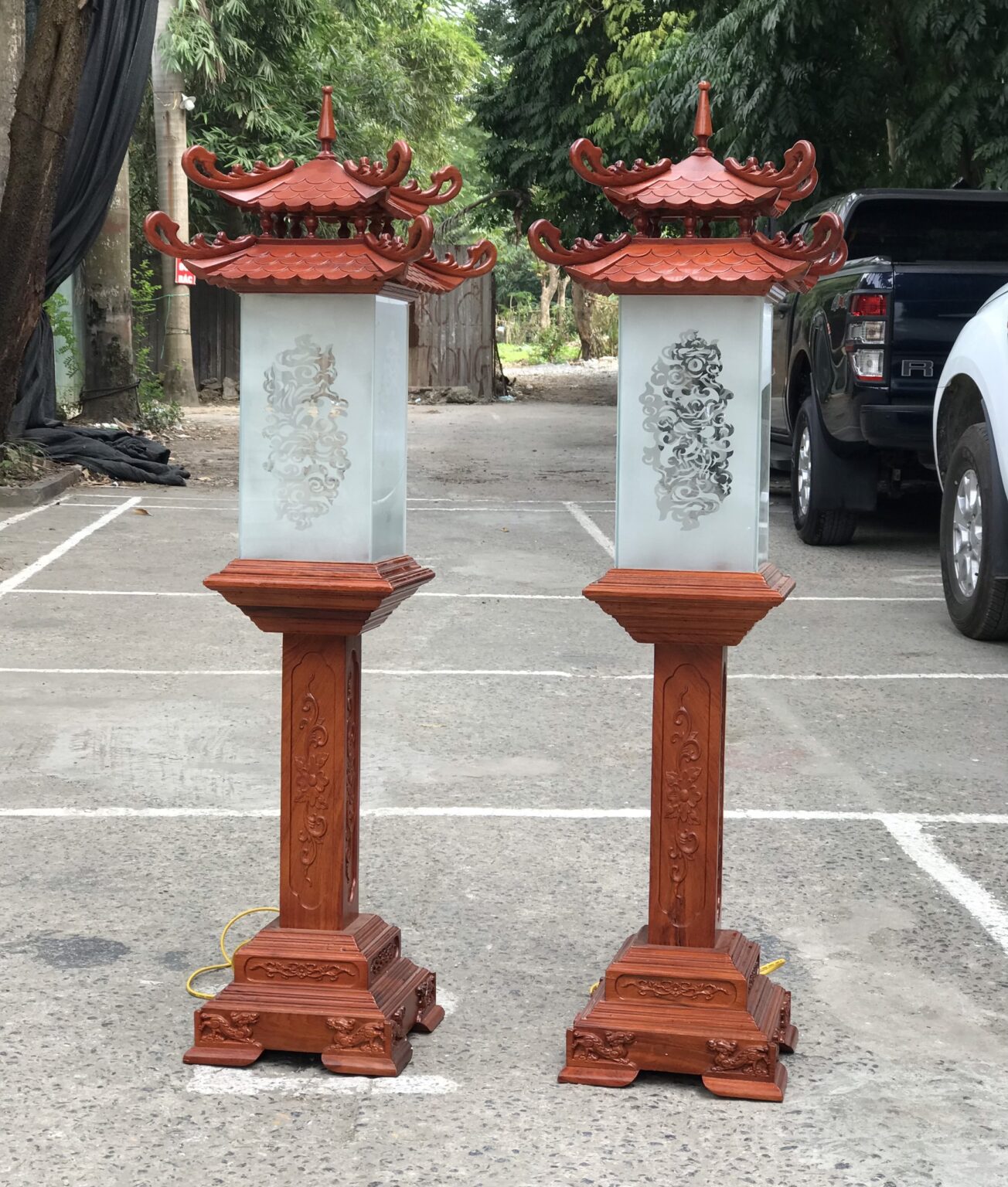 Cặp đèn thờ gỗ mặt kính cao cấp MS120